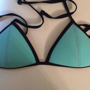 Authentic Triangl TOP In blue S